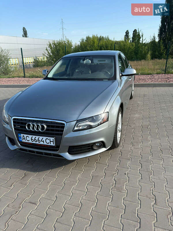 Седан Audi A4 2010 в Луцке
