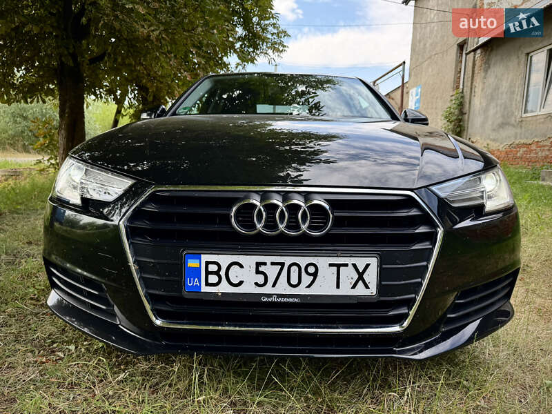 Седан Audi A4 2018 в 