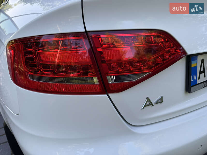 Седан Audi A4 2010 в Луцке