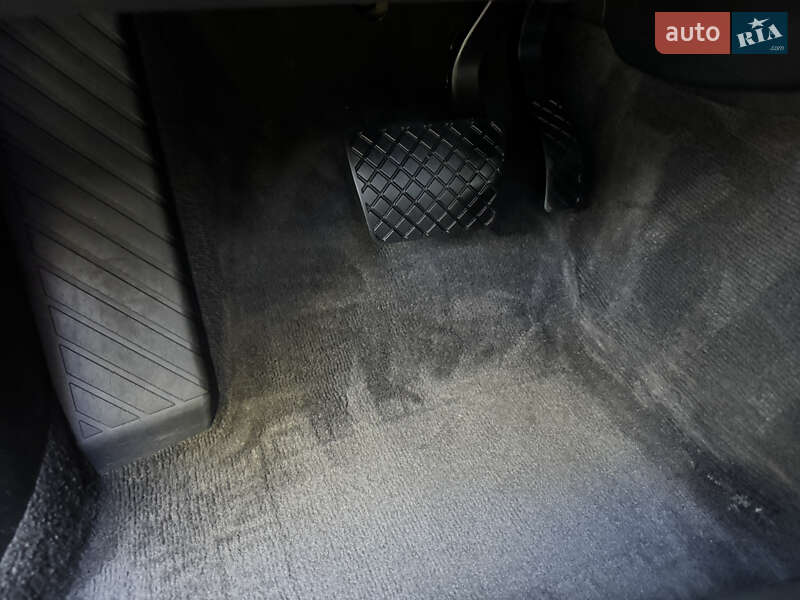 Седан Audi A4 2010 в Луцке