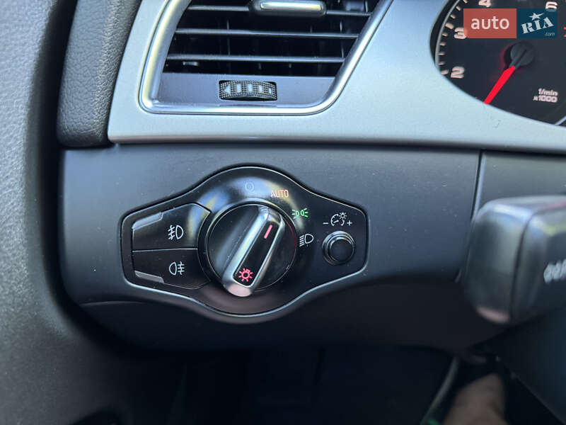 Седан Audi A4 2010 в Луцке