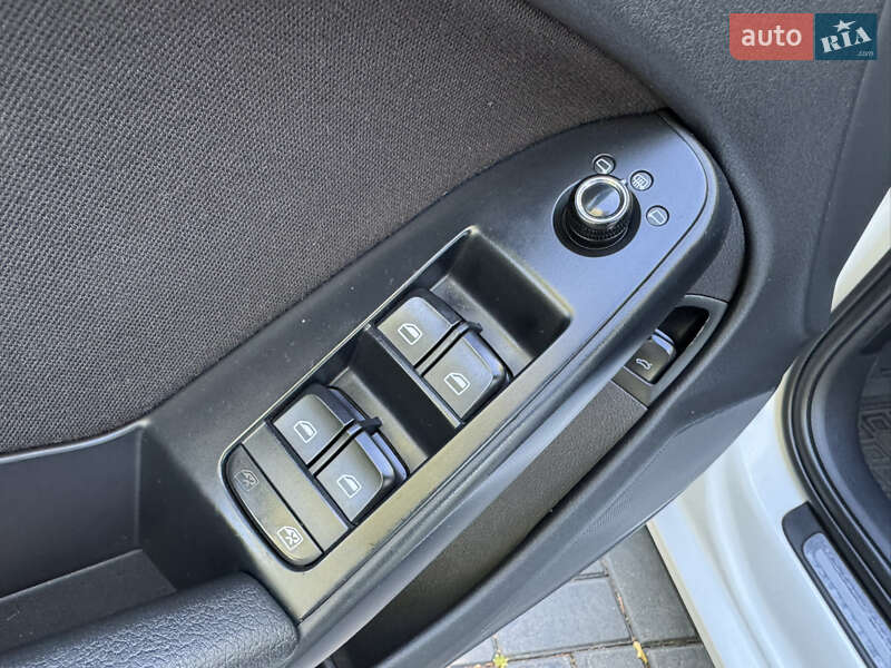 Седан Audi A4 2010 в Луцке