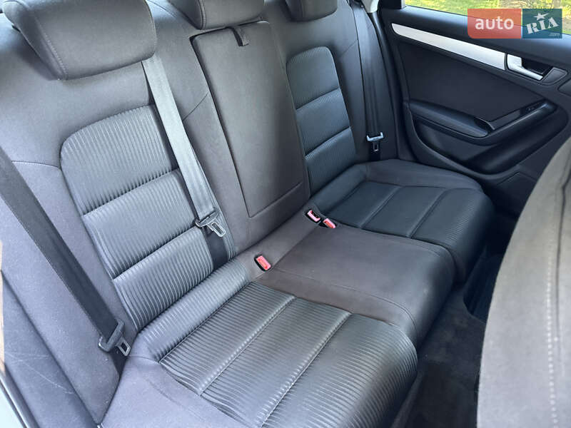 Седан Audi A4 2010 в Луцке