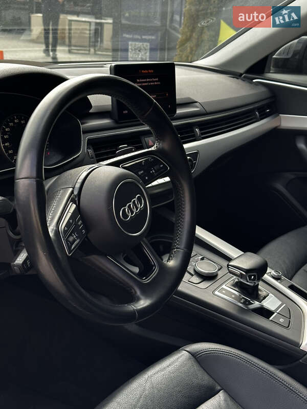 Седан Audi A4 2016 в Львове