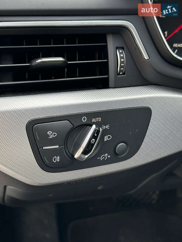 Седан Audi A4 2016 в Львове