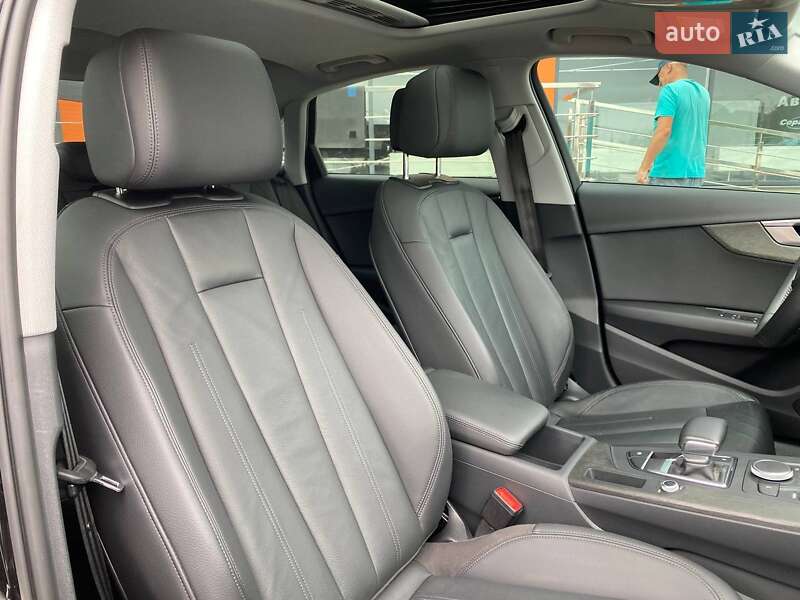 Седан Audi A4 2019 в Львові