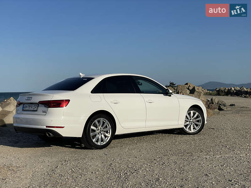 Седан Audi A4 2016 в Кременчуге