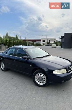 Седан Audi A4 1999 в Надворной