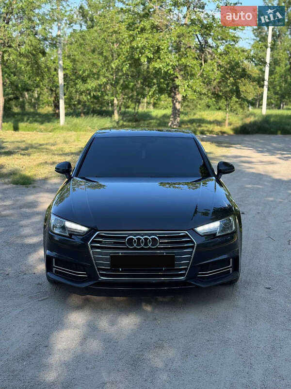 Седан Audi A4 2016 в 