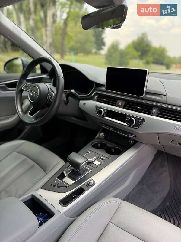 Седан Audi A4 2016 в Запоріжжі