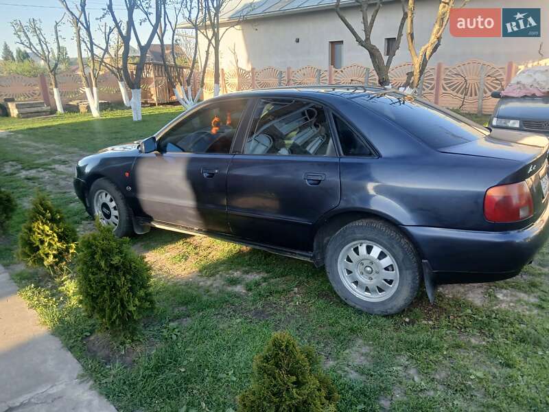 Седан Audi A4 1996 в Чернівцях