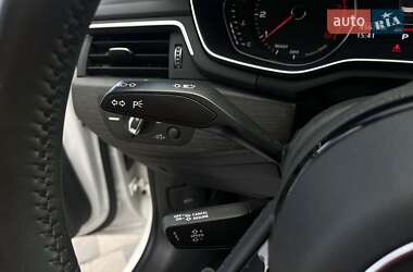Седан Audi A4 2019 в 
