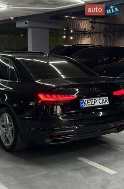Седан Audi A4 2022 в 