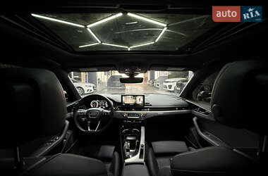 Седан Audi A4 2022 в 