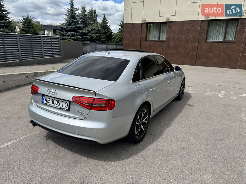 Седан Audi A4 2012 в Дніпрі