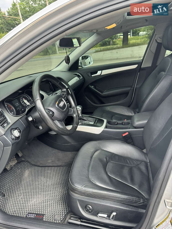 Седан Audi A4 2012 в Дніпрі