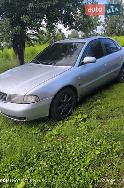 Седан Audi A4 1997 в Высоцке