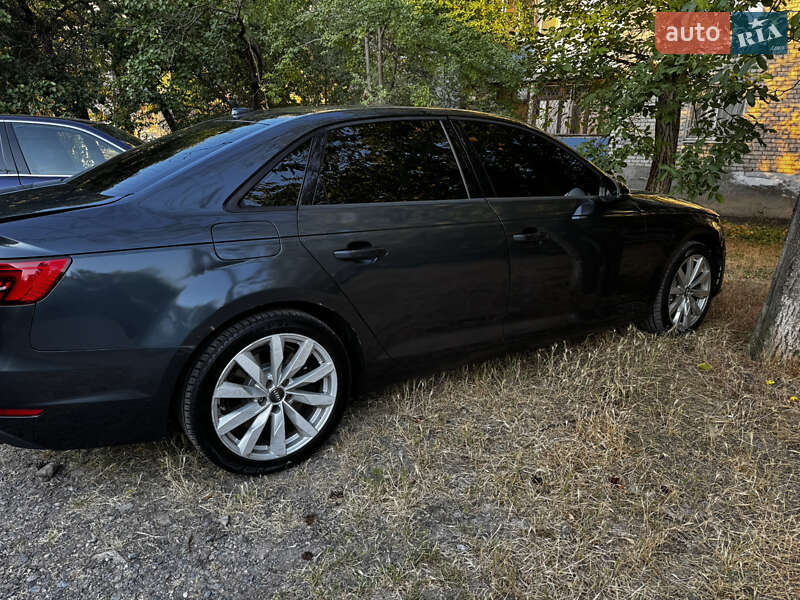 Седан Audi A4 2017 в Николаеве
