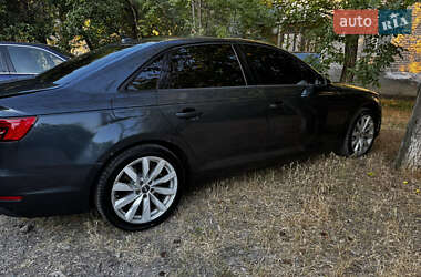Седан Audi A4 2017 в 