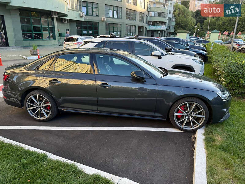 Седан Audi A4 2018 в Києві