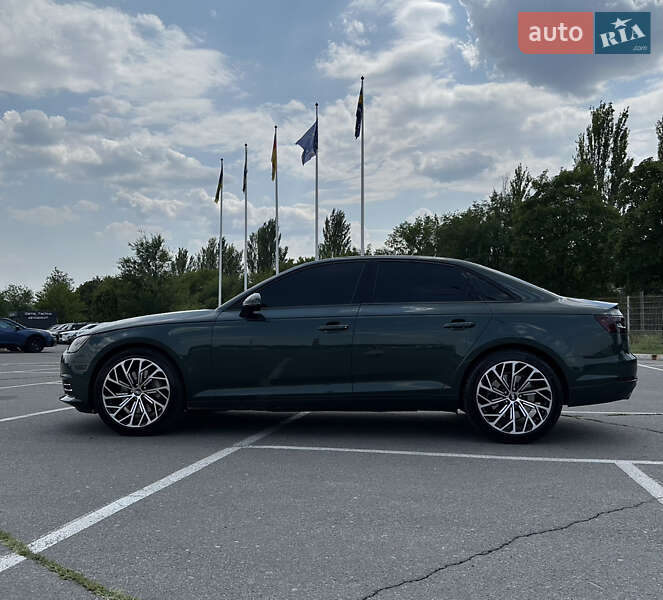 Седан Audi A4 2016 в Днепре