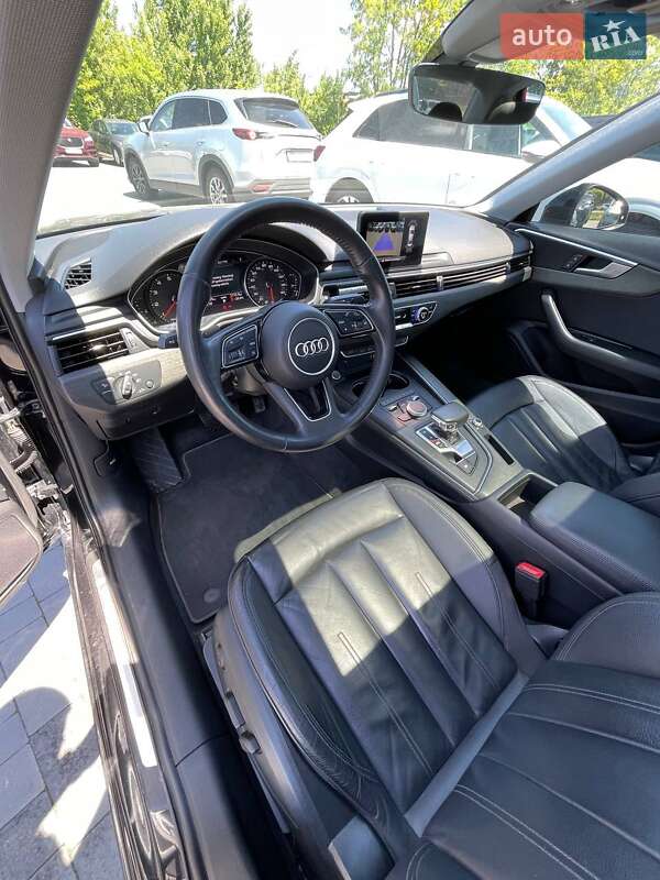 Седан Audi A4 2019 в Львове