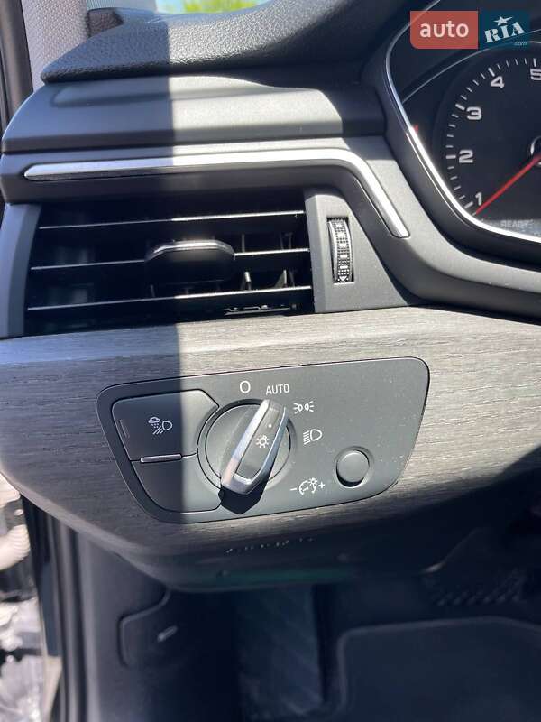 Седан Audi A4 2019 в Львове