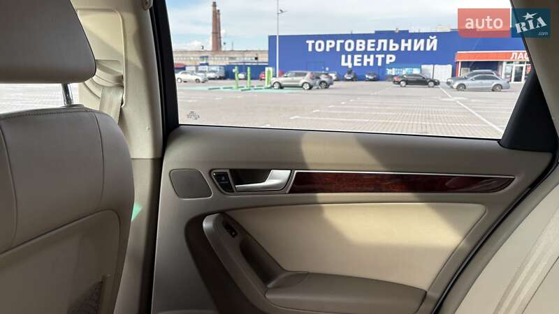 Седан Audi A4 2012 в Тернополе