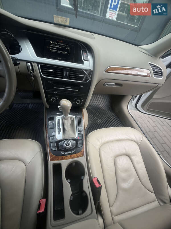 Седан Audi A4 2011 в Стрию