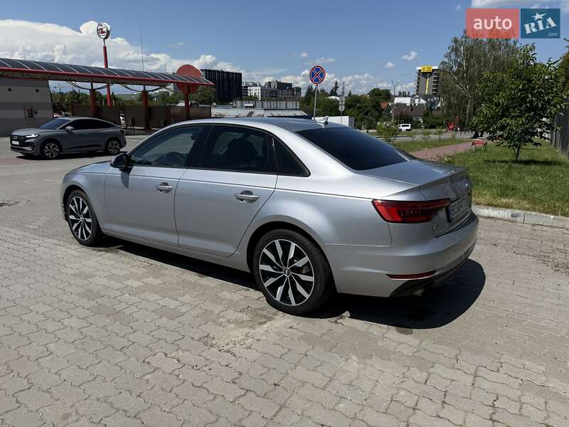 Седан Audi A4 2015 в Львові