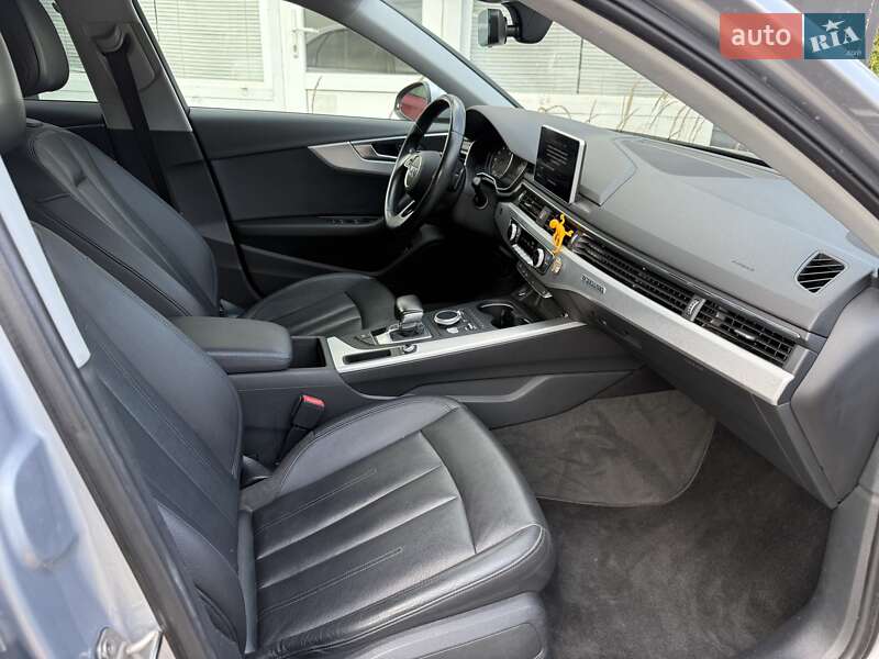 Седан Audi A4 2015 в Львові