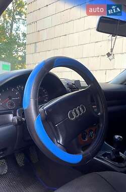 Седан Audi A4 1995 в 