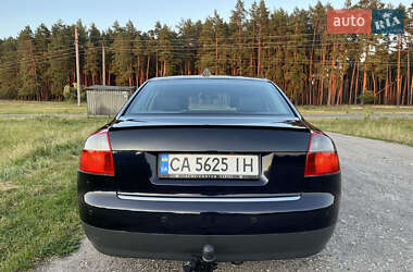Седан Audi A4 2001 в 