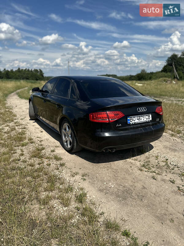 Седан Audi A4 2011 в Кременці