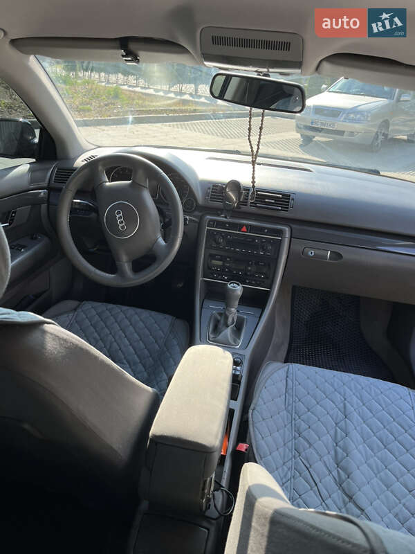 Седан Audi A4 2001 в Самборе
