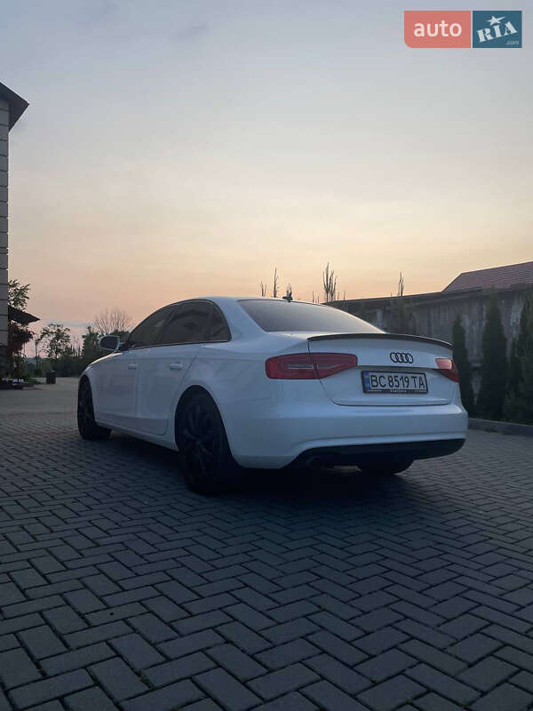 Седан Audi A4 2012 в Киеве