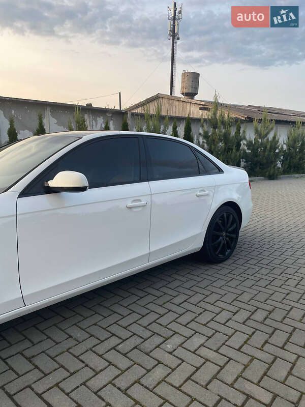 Седан Audi A4 2012 в Киеве