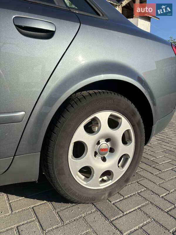 Седан Audi A4 2003 в Ровно