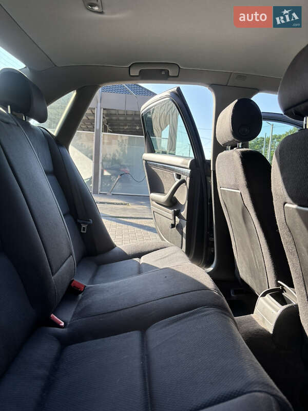 Седан Audi A4 2003 в Ровно