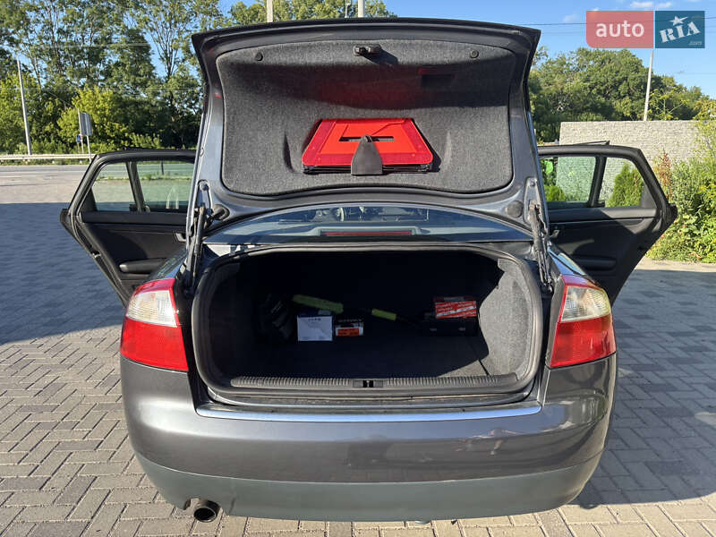 Седан Audi A4 2003 в Ровно
