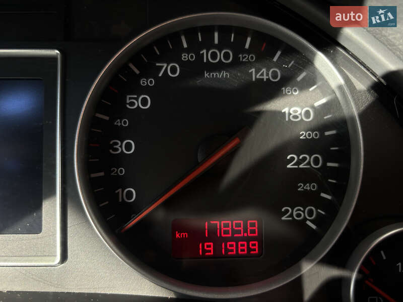 Седан Audi A4 2003 в Ровно