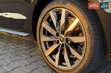 Седан Audi A4 2022 в 
