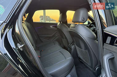 Седан Audi A4 2022 в 