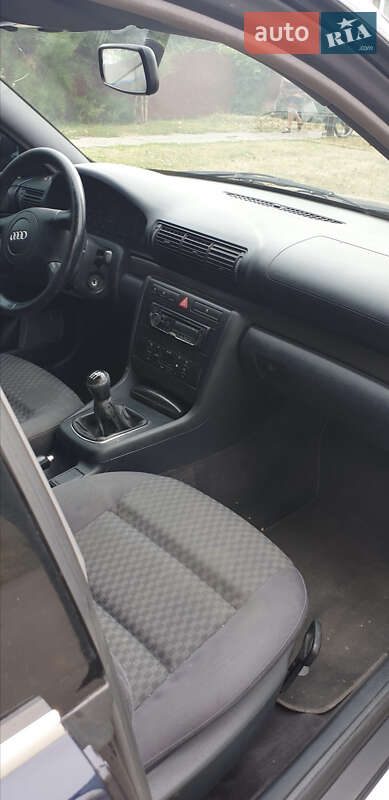Седан Audi A4 1999 в Умані