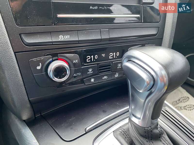 Седан Audi A4 2015 в Львове