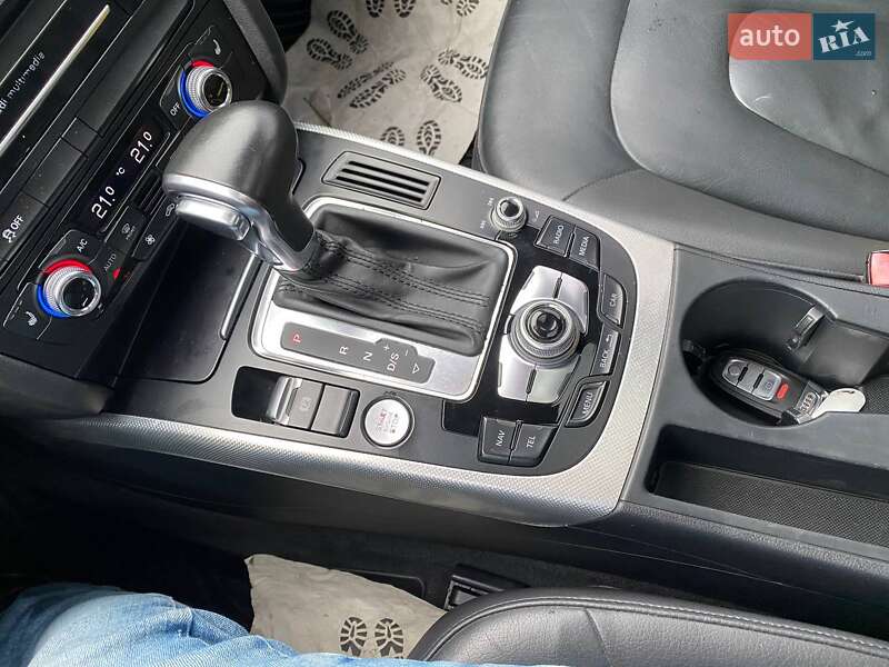 Седан Audi A4 2015 в Львове