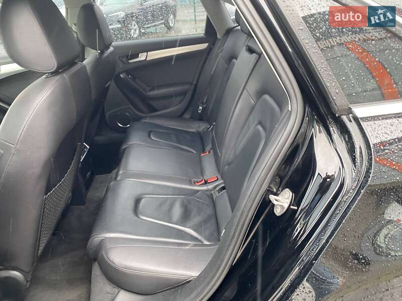 Седан Audi A4 2015 в Львове