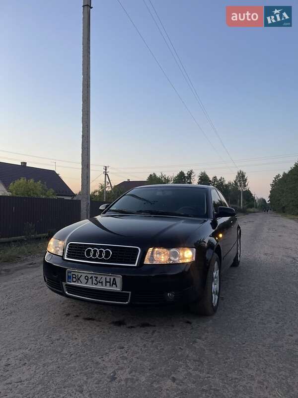Седан Audi A4 2002 в Вараші