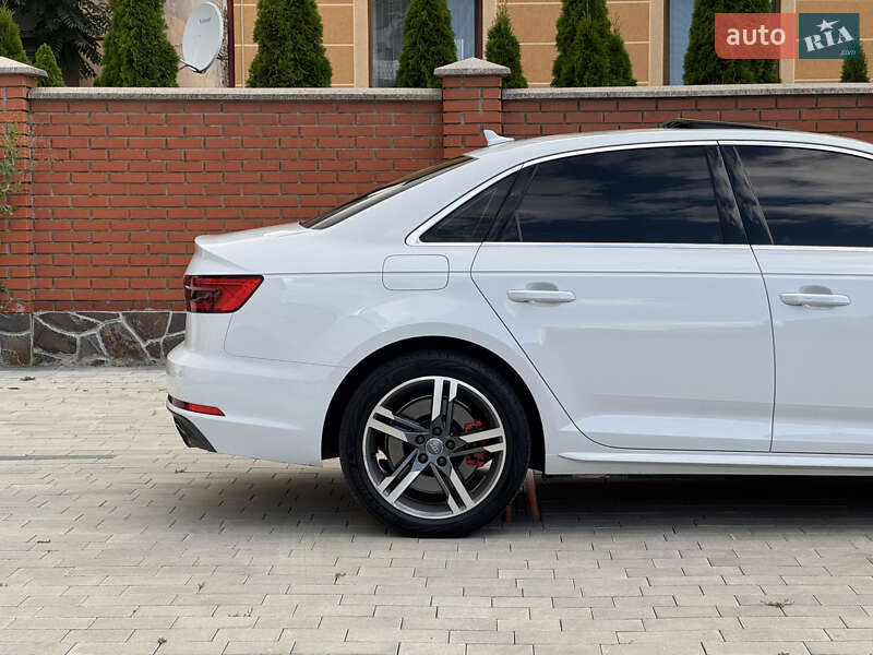Седан Audi A4 2016 в Мукачево