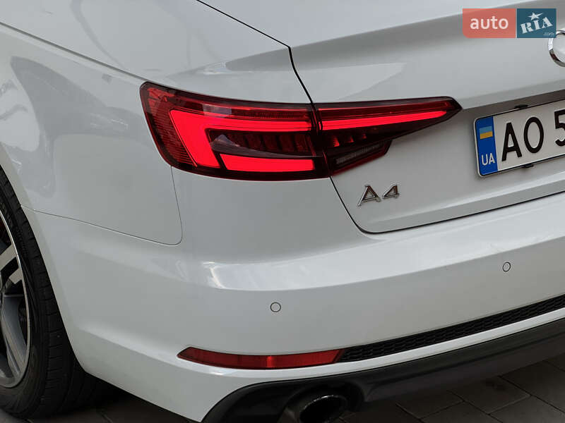 Седан Audi A4 2016 в Мукачево